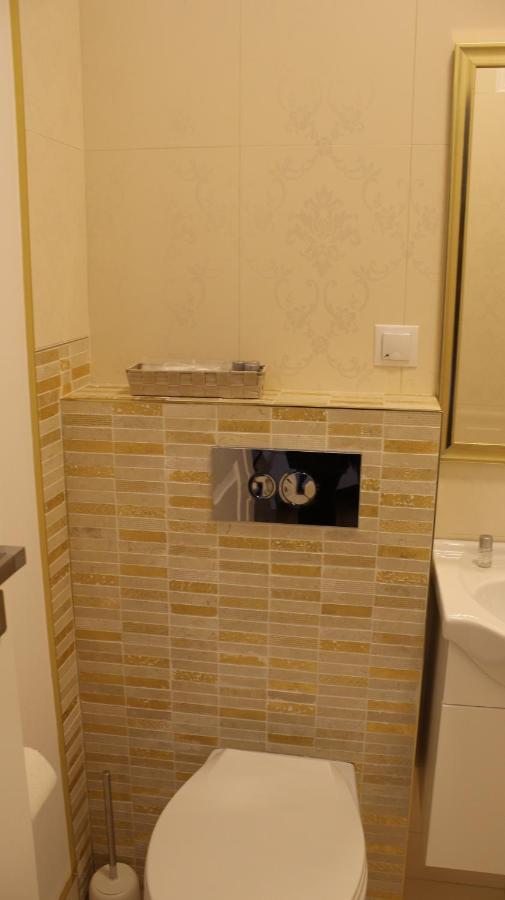 Orhideea Apartment Oradea Extérieur photo